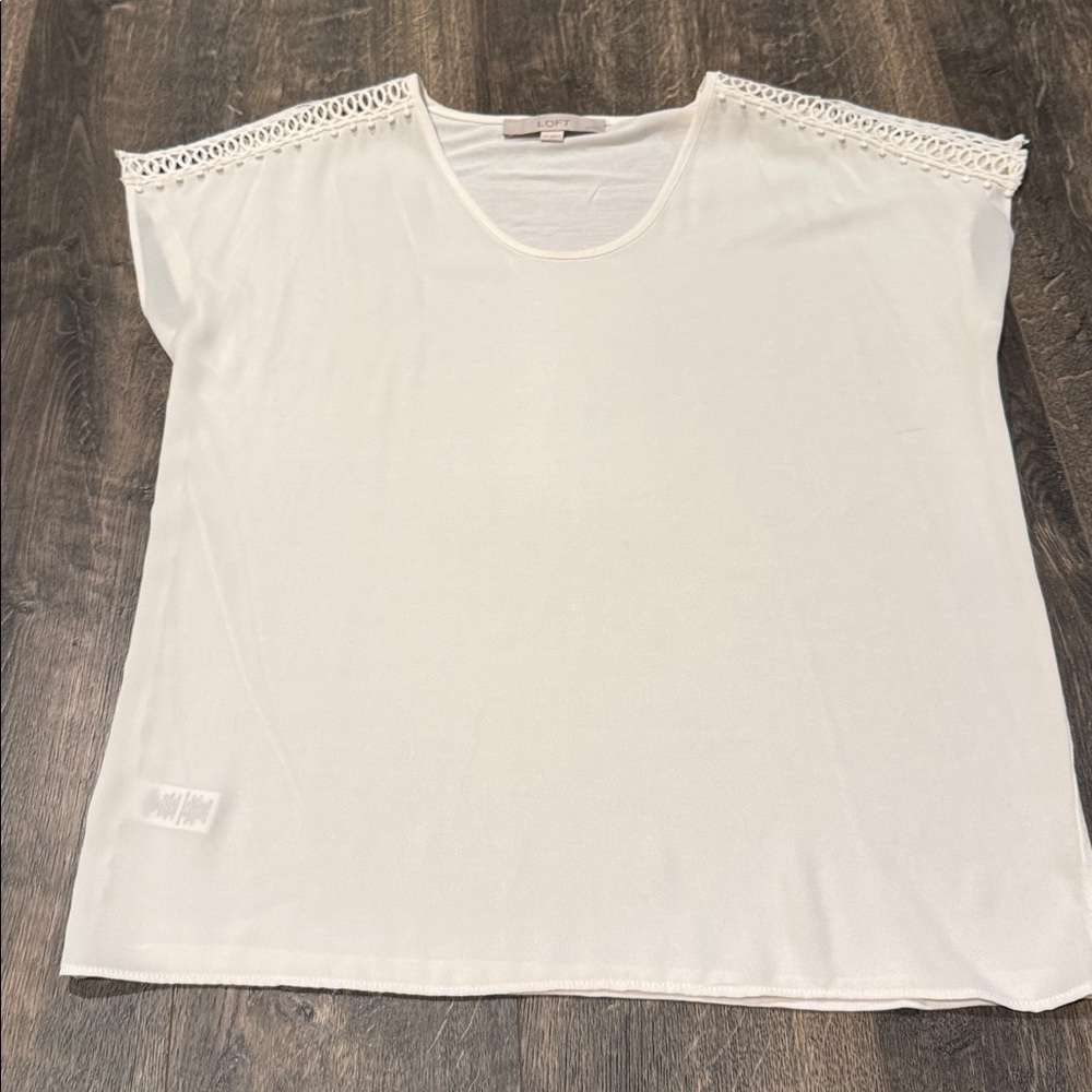 Beautiful LOFT petite white blouse